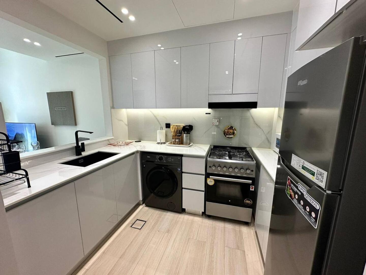 Apartment Stunning 1-bedroom *
